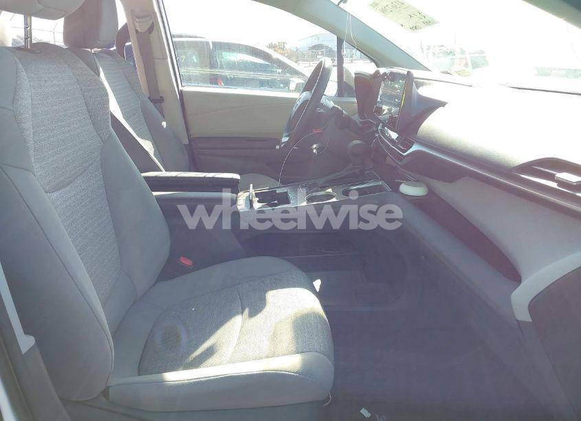 Photo 5 of 2022 Toyota Sienna LE (VIN 5TDKRKEC3NS106833)