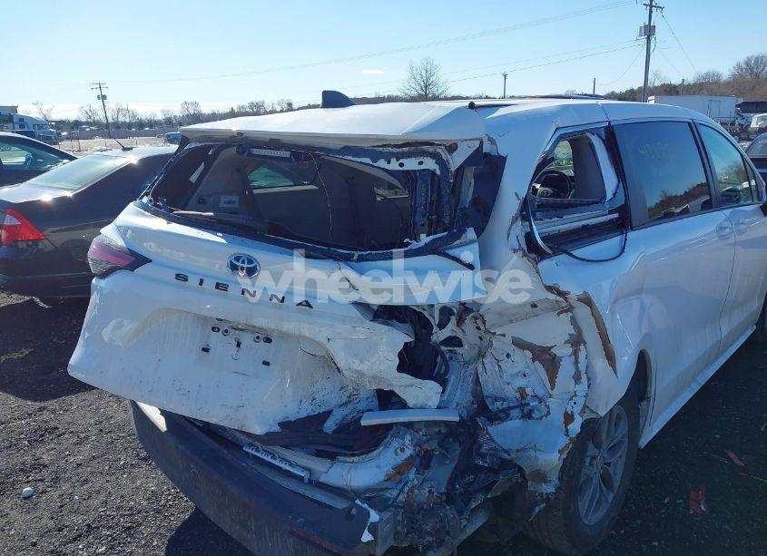 Photo 6 of 2022 Toyota Sienna LE (VIN 5TDKRKEC3NS106833)