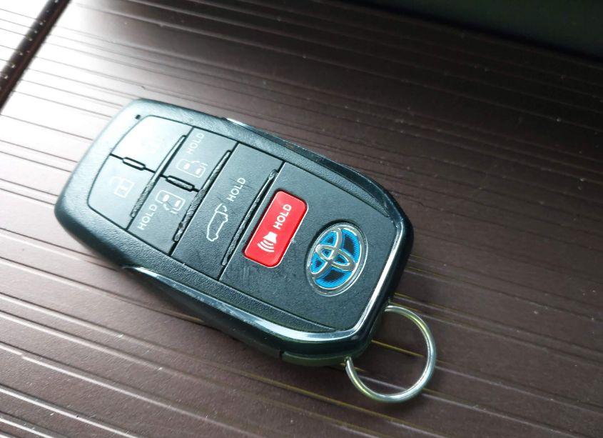 Photo 11 of 2022 Toyota Sienna LE (VIN 5TDKRKEC3NS110851)