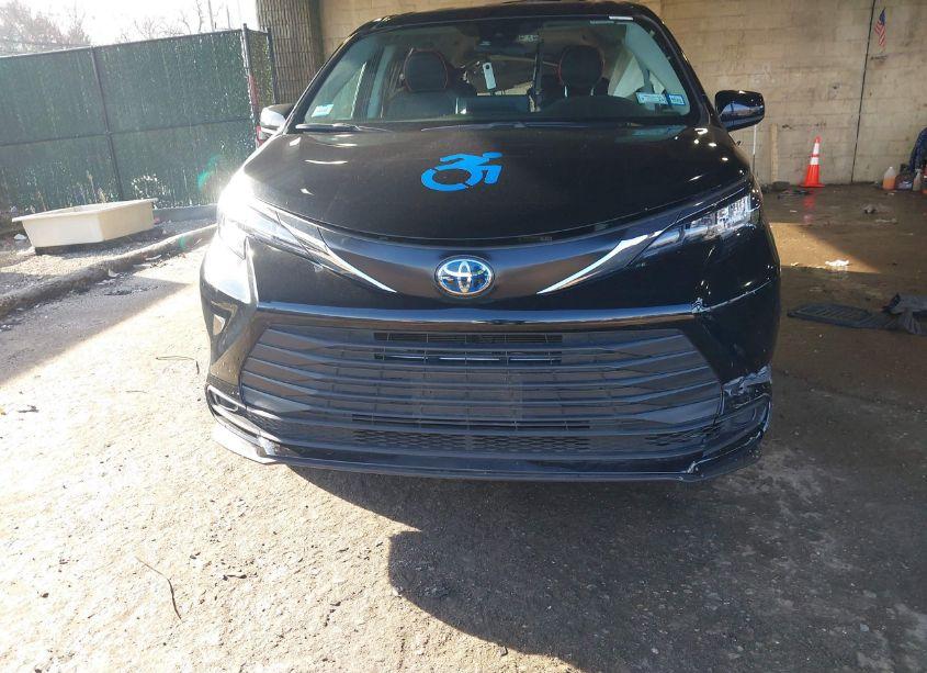 Photo 12 of 2023 Toyota Sienna LE (VIN 5TDKRKEC3PS163911)