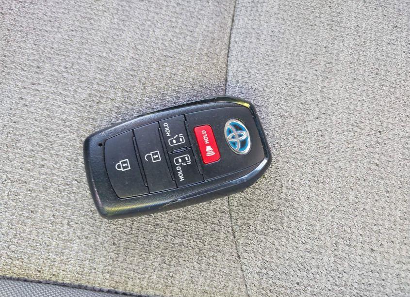 Photo 11 of 2024 Toyota Sienna LE (VIN 5TDKRKEC3RS184423)