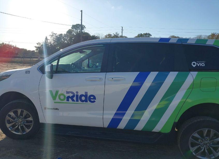 Photo 14 of 2024 Toyota Sienna LE (VIN 5TDKRKEC3RS184423)