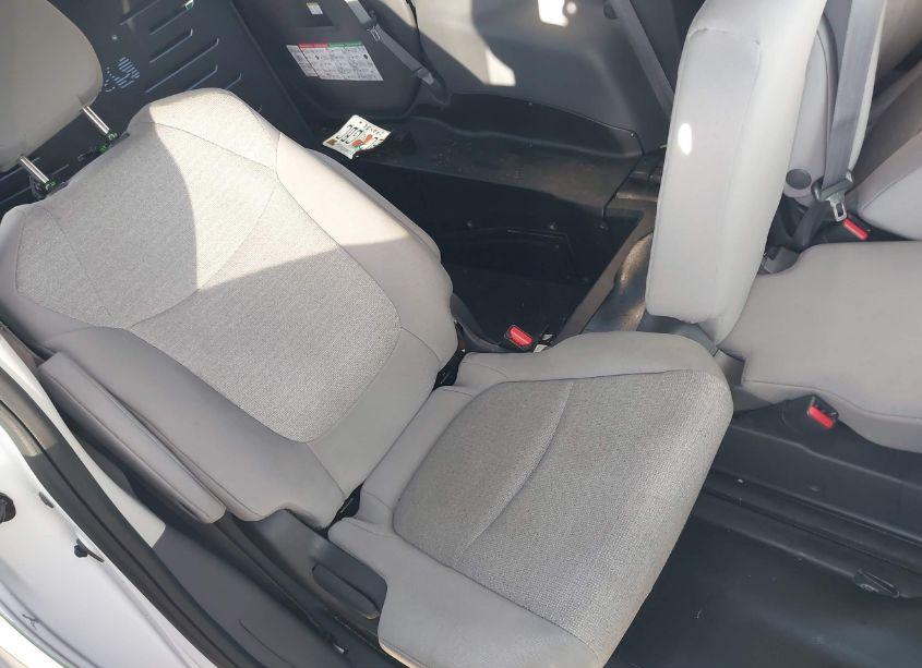 Photo 8 of 2024 Toyota Sienna LE (VIN 5TDKRKEC3RS184423)