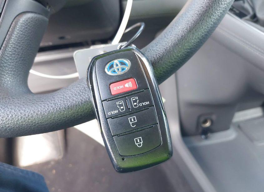 Photo 11 of 2024 Toyota Sienna LE (VIN 5TDKRKEC3RS187306)