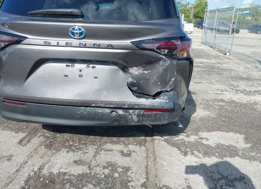 Photo 12 of 2024 Toyota Sienna LE (VIN 5TDKRKEC3RS187306)