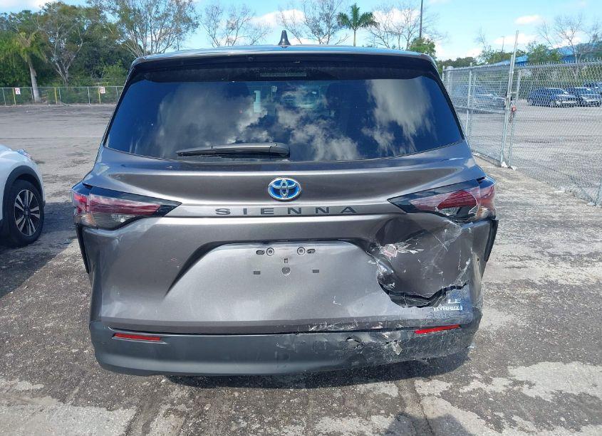 Photo 17 of 2024 Toyota Sienna LE (VIN 5TDKRKEC3RS187306)