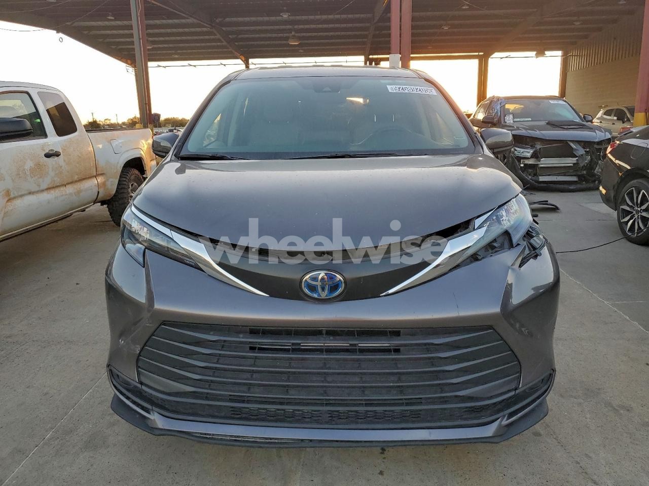 Photo 5 of 2024 TOYOTA SIENNA LE (VIN 5TDKRKEC3RS213497)