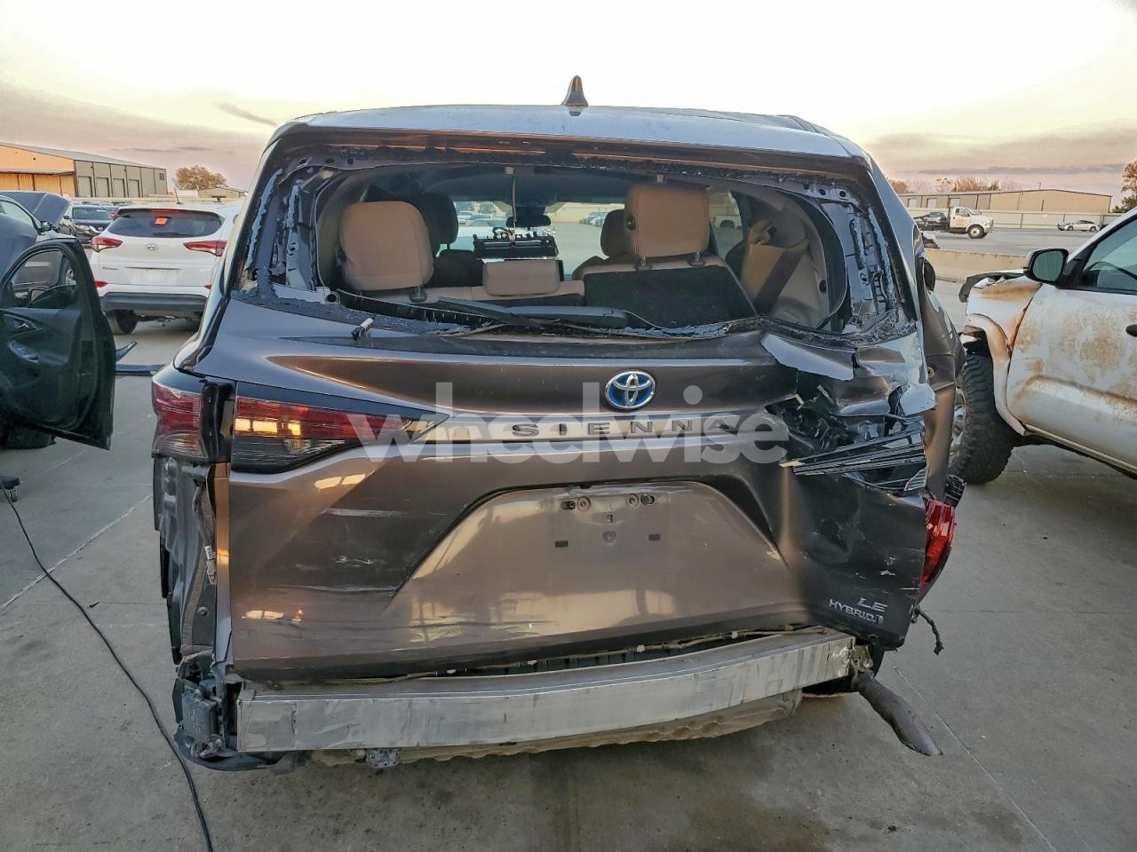 Photo 6 of 2024 TOYOTA SIENNA LE (VIN 5TDKRKEC3RS213497)