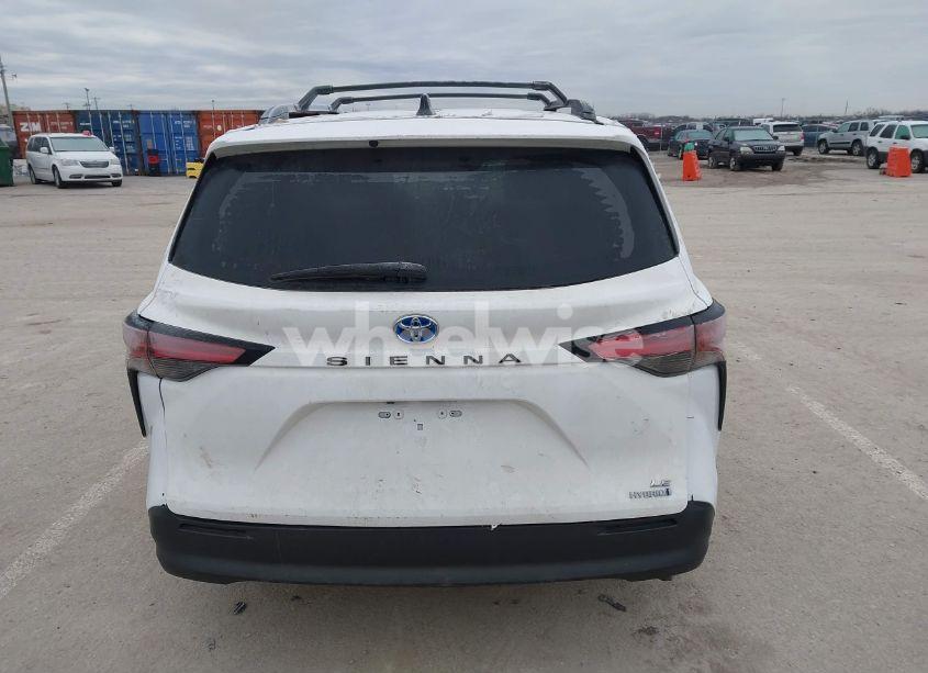 Photo 16 of 2021 Toyota Sienna LE (VIN 5TDKRKEC4MS073145)