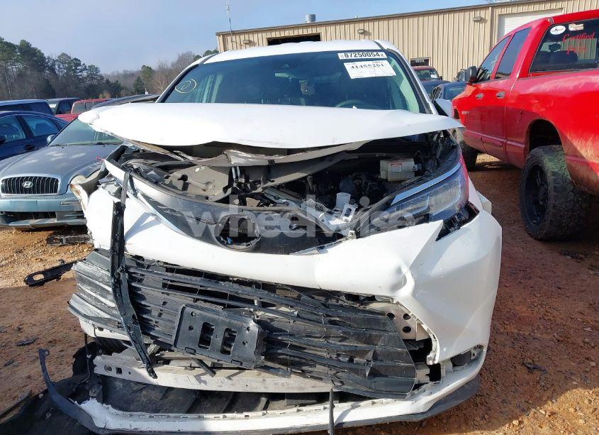 Photo 12 of 2022 Toyota Sienna LE (VIN 5TDKRKEC4NS101172)