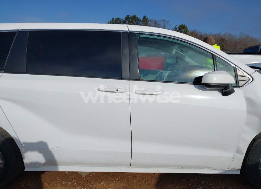 Photo 13 of 2022 Toyota Sienna LE (VIN 5TDKRKEC4NS101172)