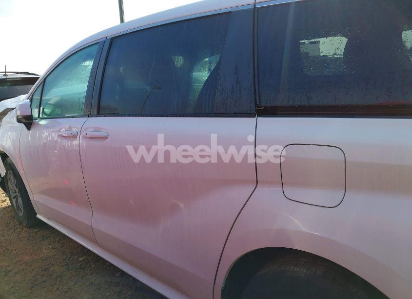 Photo 14 of 2022 Toyota Sienna LE (VIN 5TDKRKEC4NS101172)