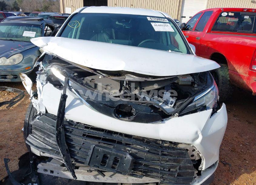 Photo 6 of 2022 Toyota Sienna LE (VIN 5TDKRKEC4NS101172)