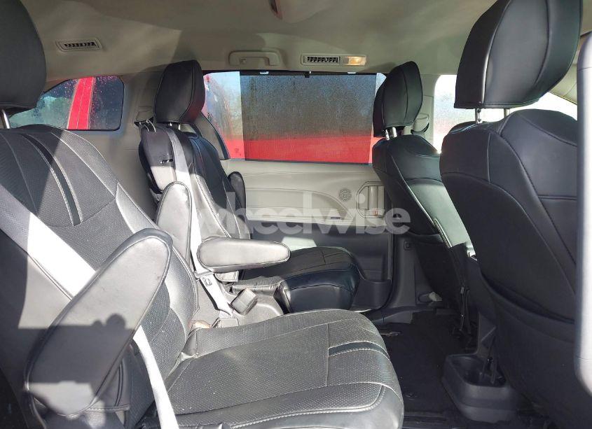 Photo 8 of 2022 Toyota Sienna LE (VIN 5TDKRKEC4NS101172)