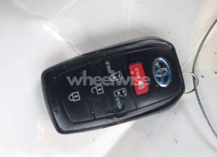 Photo 11 of 2022 Toyota Sienna LE (VIN 5TDKRKEC4NS118263)