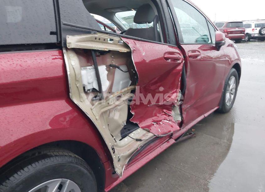 Photo 6 of 2022 Toyota Sienna LE (VIN 5TDKRKEC4NS118263)