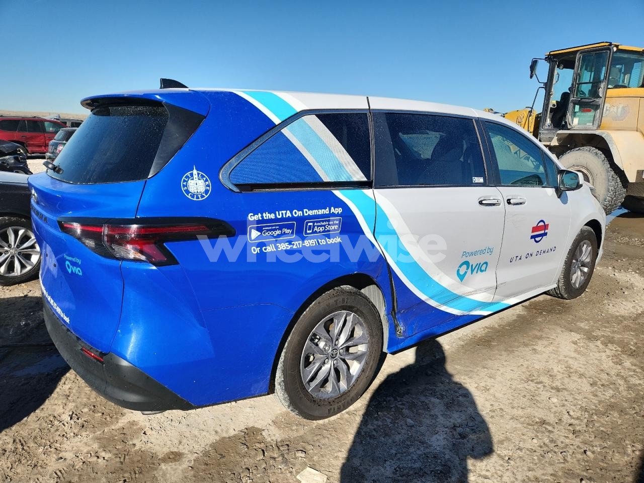 Photo 3 of 2023 TOYOTA SIENNA LE (VIN 5TDKRKEC4PS159267)
