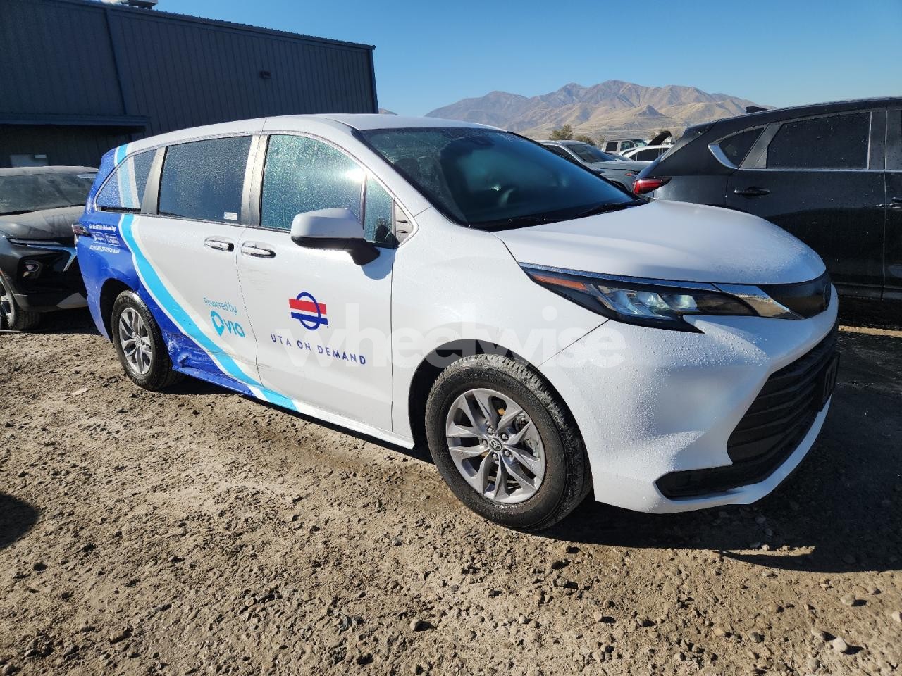 Photo 4 of 2023 TOYOTA SIENNA LE (VIN 5TDKRKEC4PS159267)