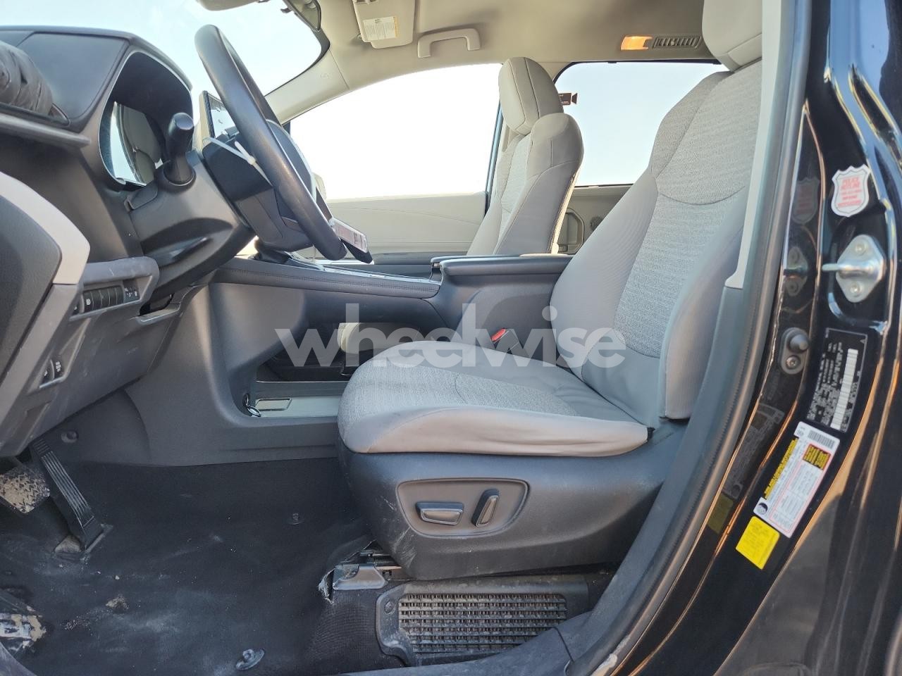 Photo 7 of 2023 TOYOTA SIENNA LE (VIN 5TDKRKEC4PS159267)