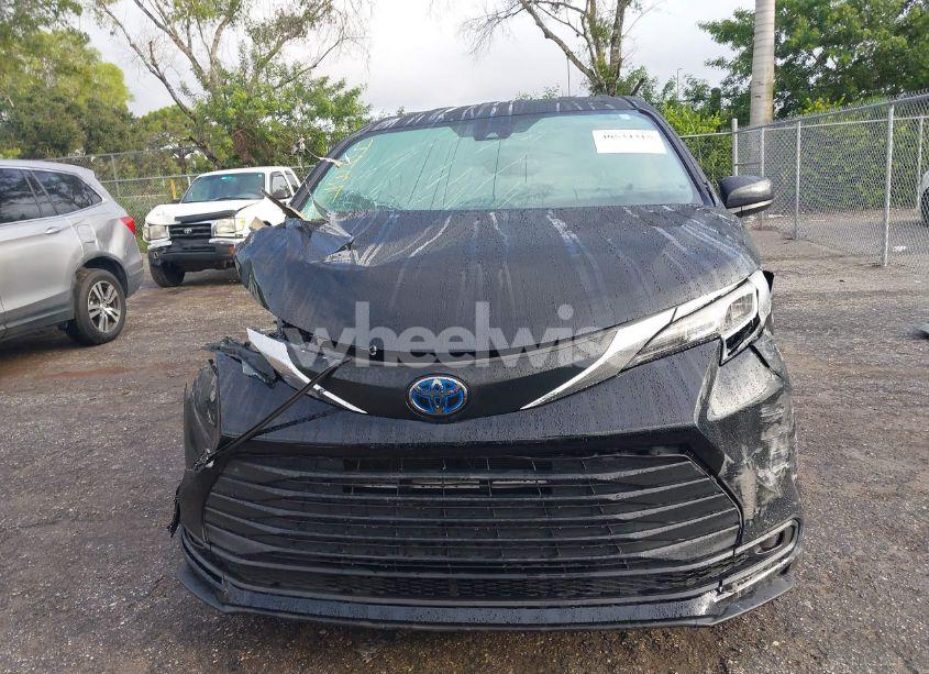 Photo 12 of 2023 Toyota Sienna LE (VIN 5TDKRKEC4PS164937)