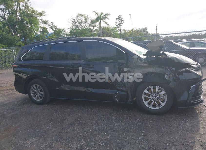 Photo 13 of 2023 Toyota Sienna LE (VIN 5TDKRKEC4PS164937)