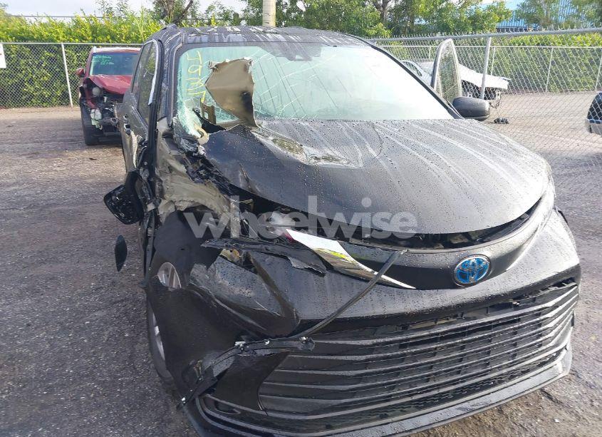 Photo 6 of 2023 Toyota Sienna LE (VIN 5TDKRKEC4PS164937)
