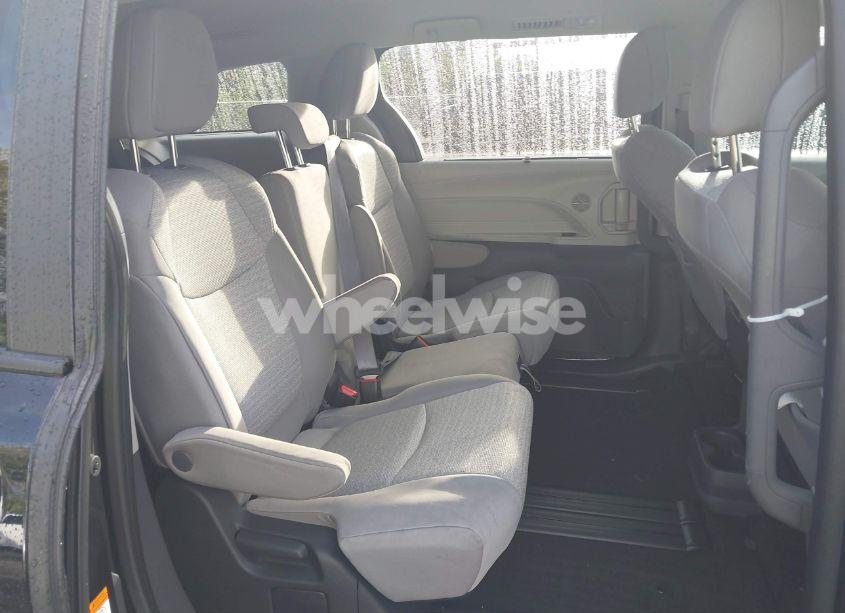 Photo 8 of 2023 Toyota Sienna LE (VIN 5TDKRKEC4PS164937)