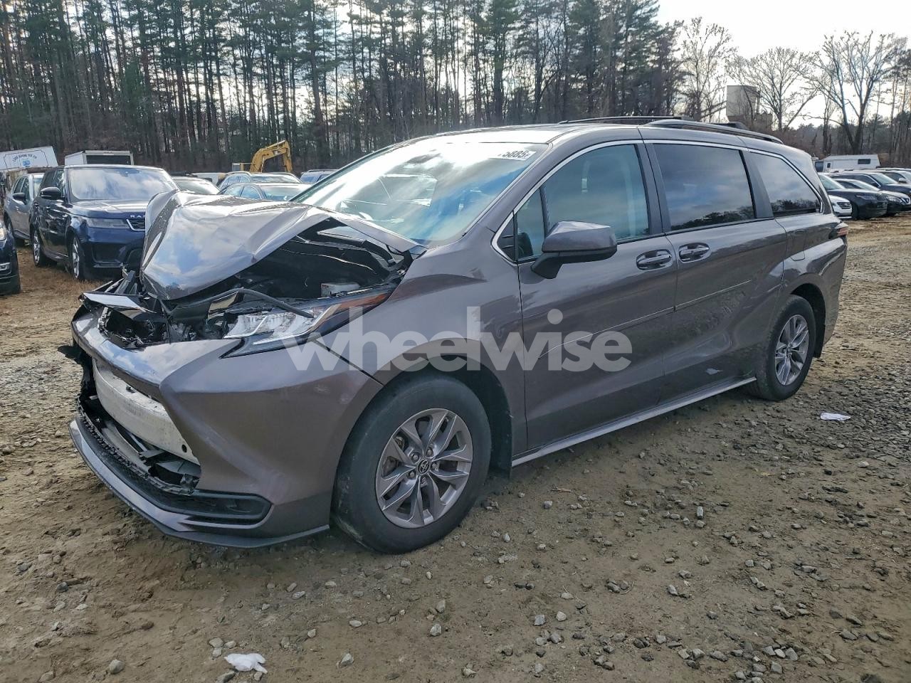 2023 TOYOTA SIENNA LE (VIN 5TDKRKEC4PS174979) main photo