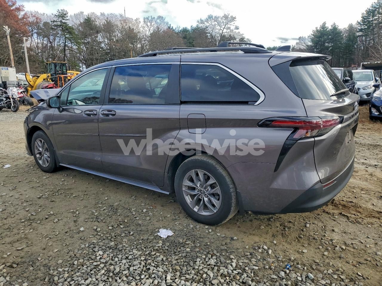 Photo 2 of 2023 TOYOTA SIENNA LE (VIN 5TDKRKEC4PS174979)