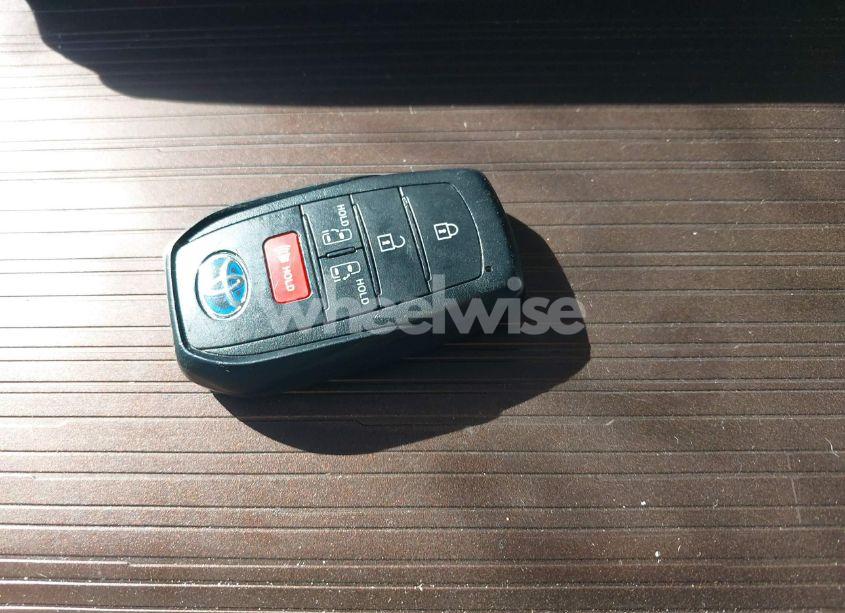 Photo 11 of 2021 Toyota Sienna LE (VIN 5TDKRKEC5MS049307)