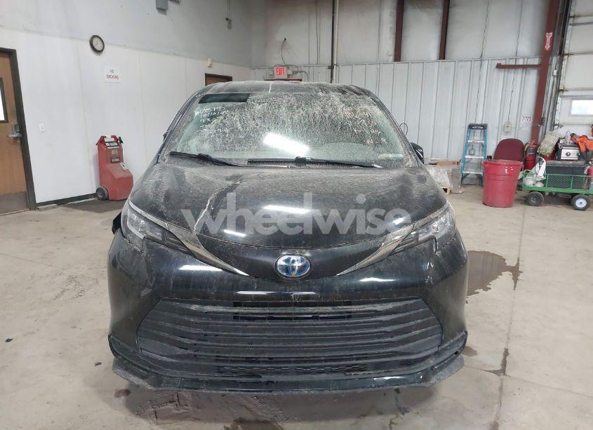 Photo 12 of 2021 Toyota Sienna LE (VIN 5TDKRKEC5MS049307)