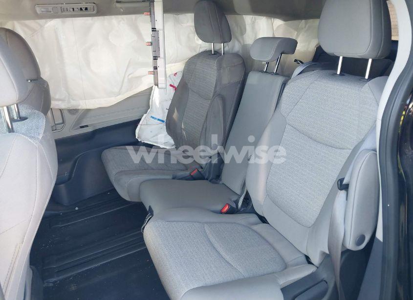 Photo 8 of 2021 Toyota Sienna LE (VIN 5TDKRKEC5MS049307)
