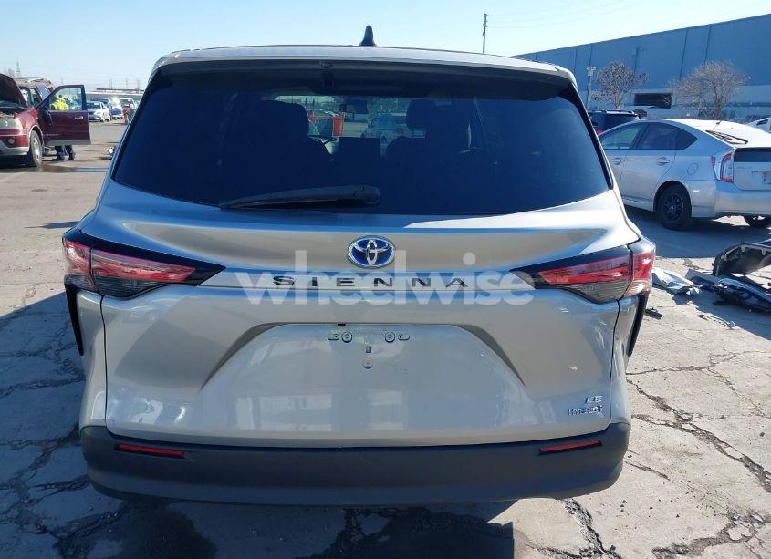 Photo 17 of 2021 Toyota Sienna LE (VIN 5TDKRKEC5MS057780)
