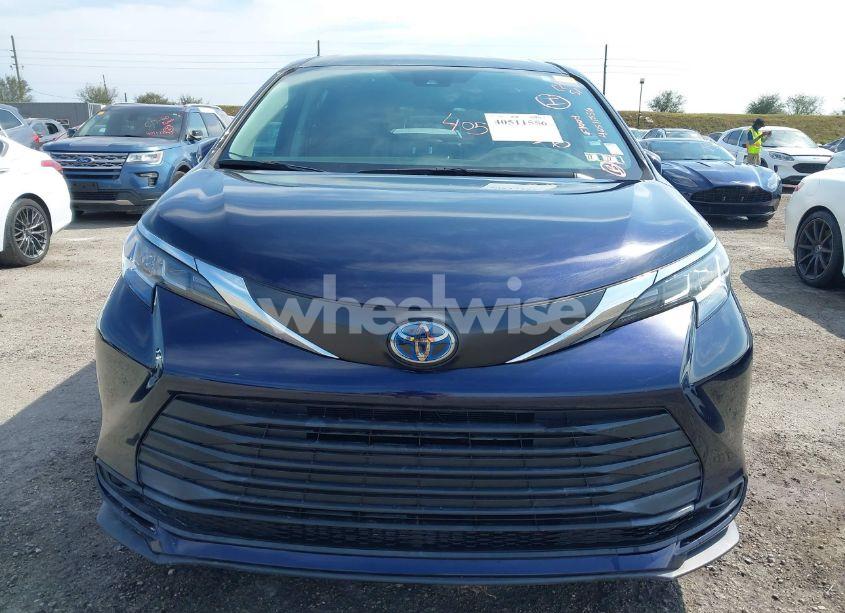 Photo 12 of 2022 Toyota Sienna LE (VIN 5TDKRKEC5NS094328)