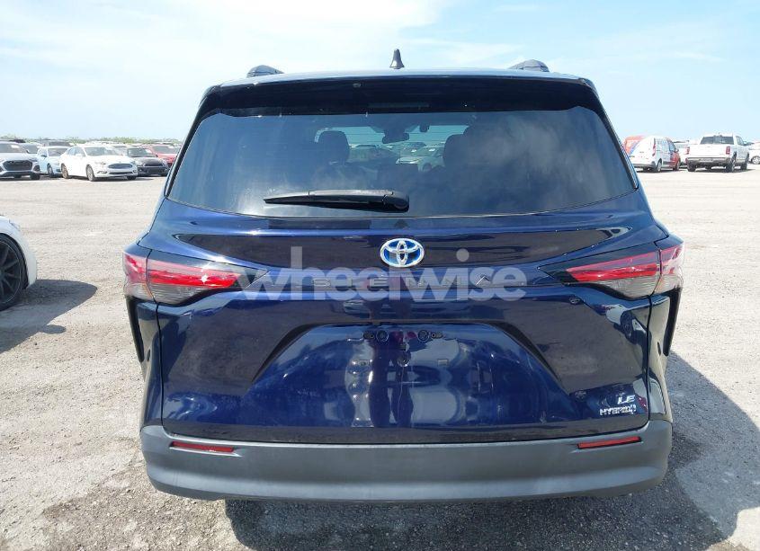 Photo 16 of 2022 Toyota Sienna LE (VIN 5TDKRKEC5NS094328)