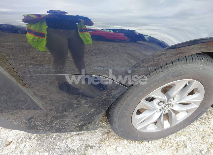 Photo 6 of 2022 Toyota Sienna LE (VIN 5TDKRKEC5NS094328)