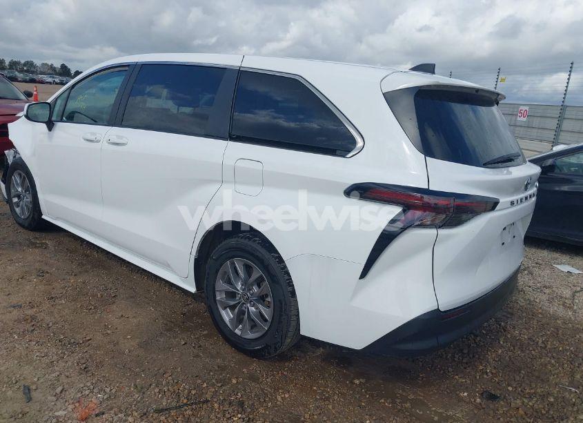 Photo 3 of 2024 Toyota Sienna LE (VIN 5TDKRKEC5RS196136)