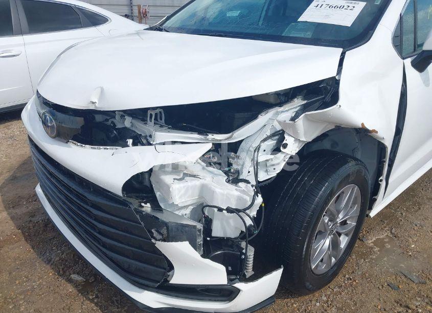 Photo 6 of 2024 Toyota Sienna LE (VIN 5TDKRKEC5RS196136)