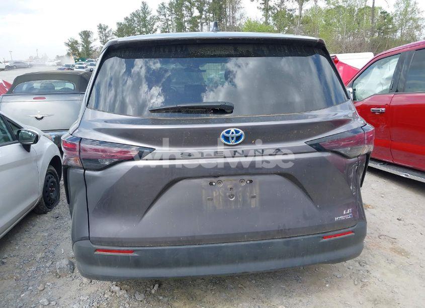 Photo 16 of 2024 Toyota Sienna LE (VIN 5TDKRKEC5RS202419)