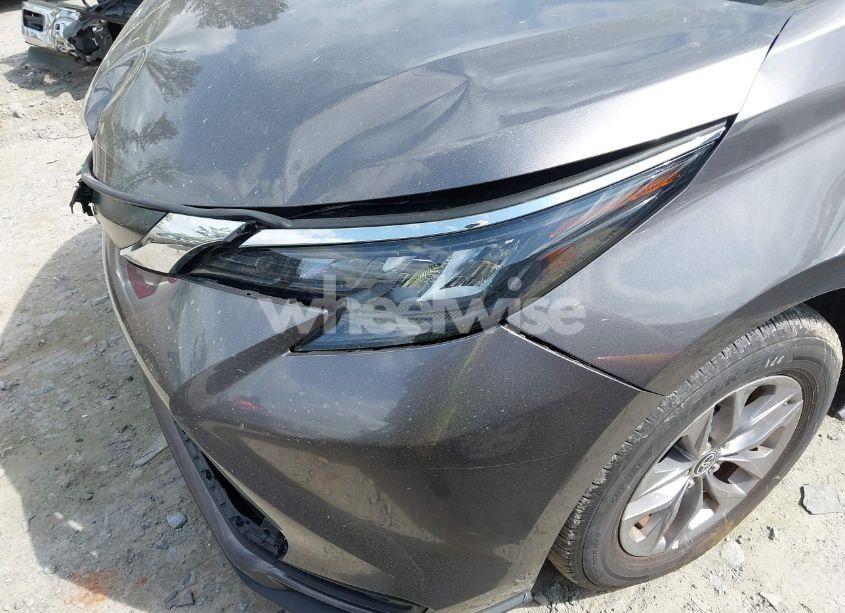 Photo 18 of 2024 Toyota Sienna LE (VIN 5TDKRKEC5RS202419)