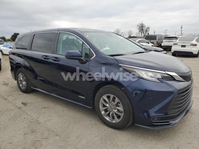 Photo 13 of 2021 TOYOTA SIENNA LE (VIN 5TDKRKEC6MS013416)