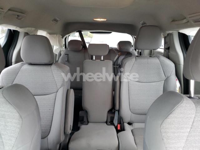Photo 2 of 2021 TOYOTA SIENNA LE (VIN 5TDKRKEC6MS013416)