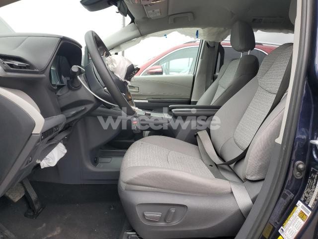 Photo 3 of 2021 TOYOTA SIENNA LE (VIN 5TDKRKEC6MS013416)