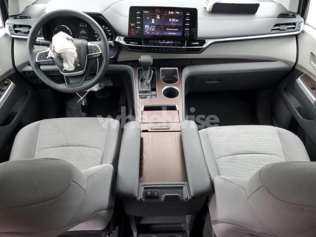 Photo 4 of 2021 TOYOTA SIENNA LE (VIN 5TDKRKEC6MS013416)