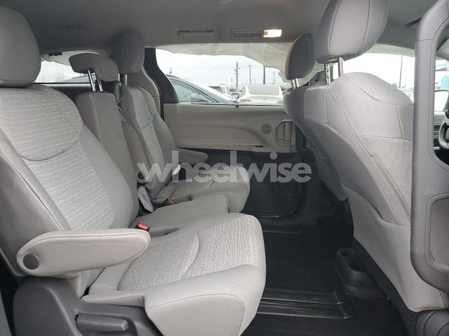 Photo 7 of 2021 TOYOTA SIENNA LE (VIN 5TDKRKEC6MS013416)