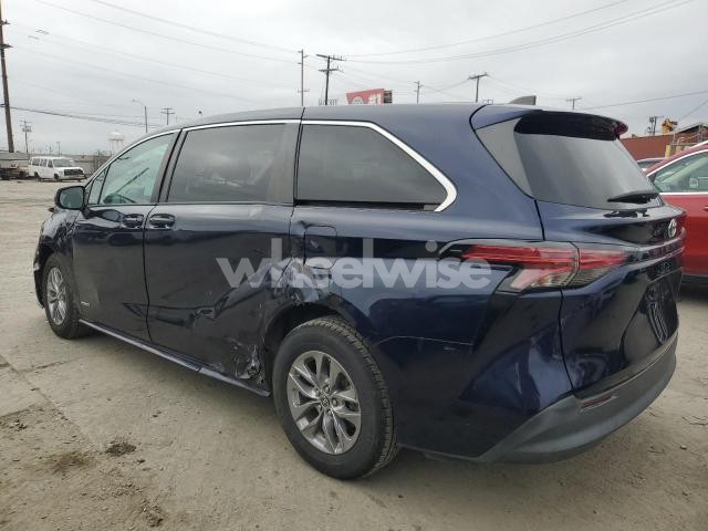 Photo 8 of 2021 TOYOTA SIENNA LE (VIN 5TDKRKEC6MS013416)