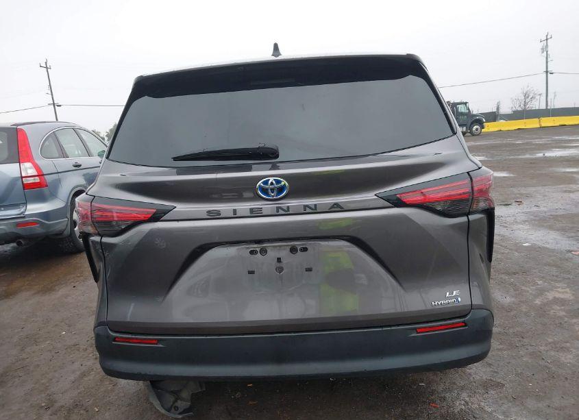 Photo 17 of 2022 Toyota Sienna LE (VIN 5TDKRKEC6NS076937)