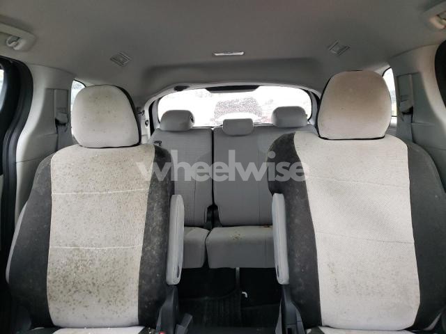 Photo 3 of 2022 TOYOTA SIENNA LE (VIN 5TDKRKEC6NS111623)
