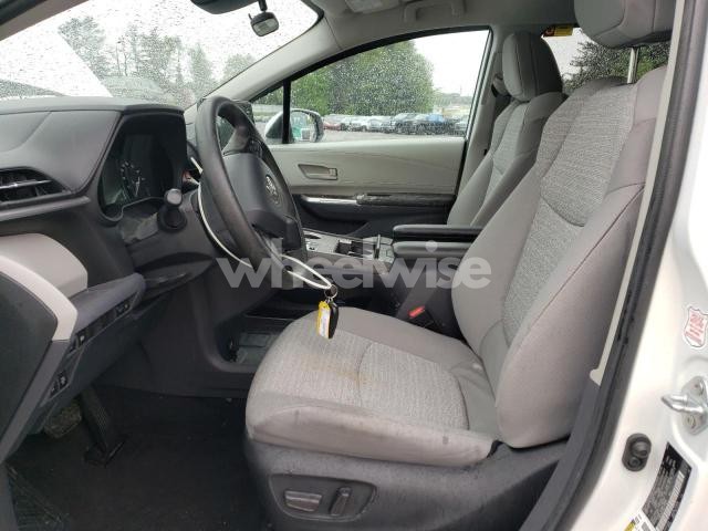Photo 5 of 2022 TOYOTA SIENNA LE (VIN 5TDKRKEC6NS111623)