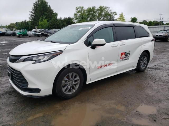 Photo 7 of 2022 TOYOTA SIENNA LE (VIN 5TDKRKEC6NS111623)